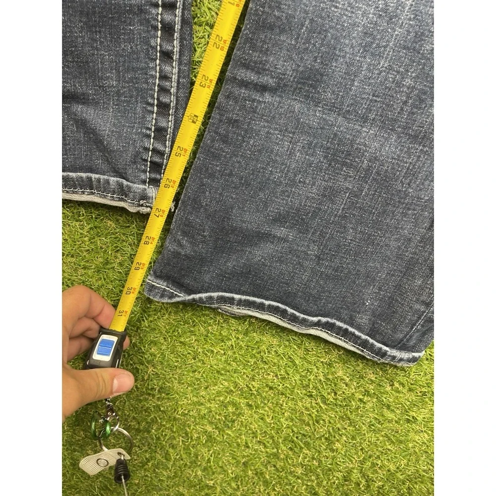 Buckle shop confidence